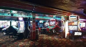 Antarmuka permainan Casino Hold'em dengan opsi call, fold, dan bet di harta8899